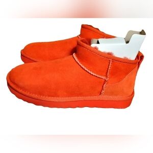 UGG Women's CLASSIC ULTRA MINI BOOTS IN RED SIZE 7